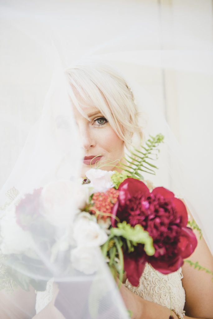 These Tips Will Help You Look Awesome in Your Wedding Photos